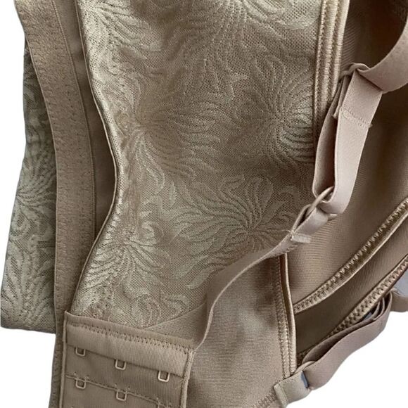 NEW Playtex® Bra: 18 Hour Seamless Smoothing Full-Figure Bra 4049 Beige 44D - Picture 6 of 9